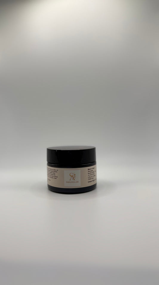 Découvrez notre crème de nuit régénérante visage : hydratation profonde, peau lissée et éclat au réveil. Un soin nuit efficace pour une peau visiblement renouvelée.